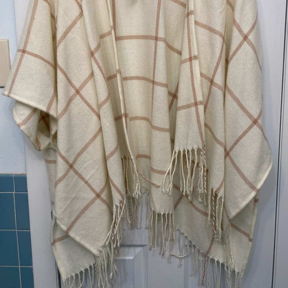 LC pink and cream shall with fringe